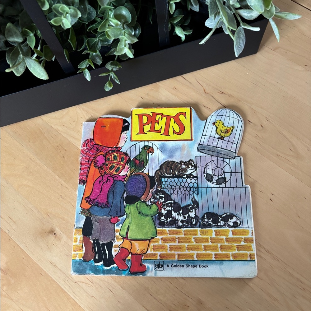 ‘PETS’ A Golden Shape Book 1975